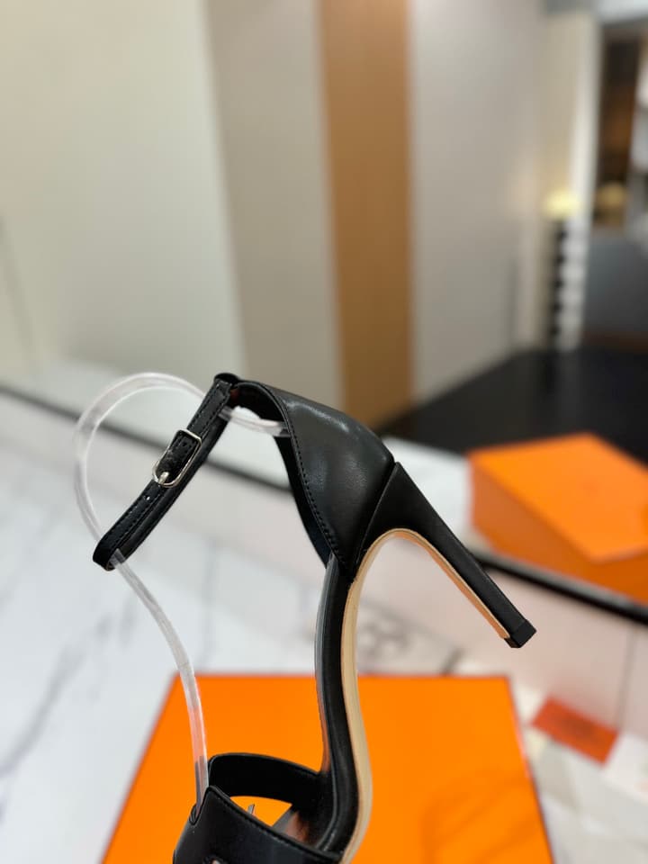 Hermès Classic Smooth Cowhide Pumps – 9cm in Caramel Brown