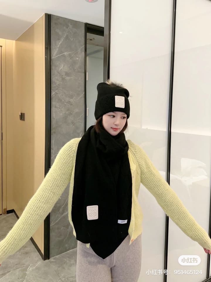 Loewe Classic Hat and Scarf Set in Cream Plain