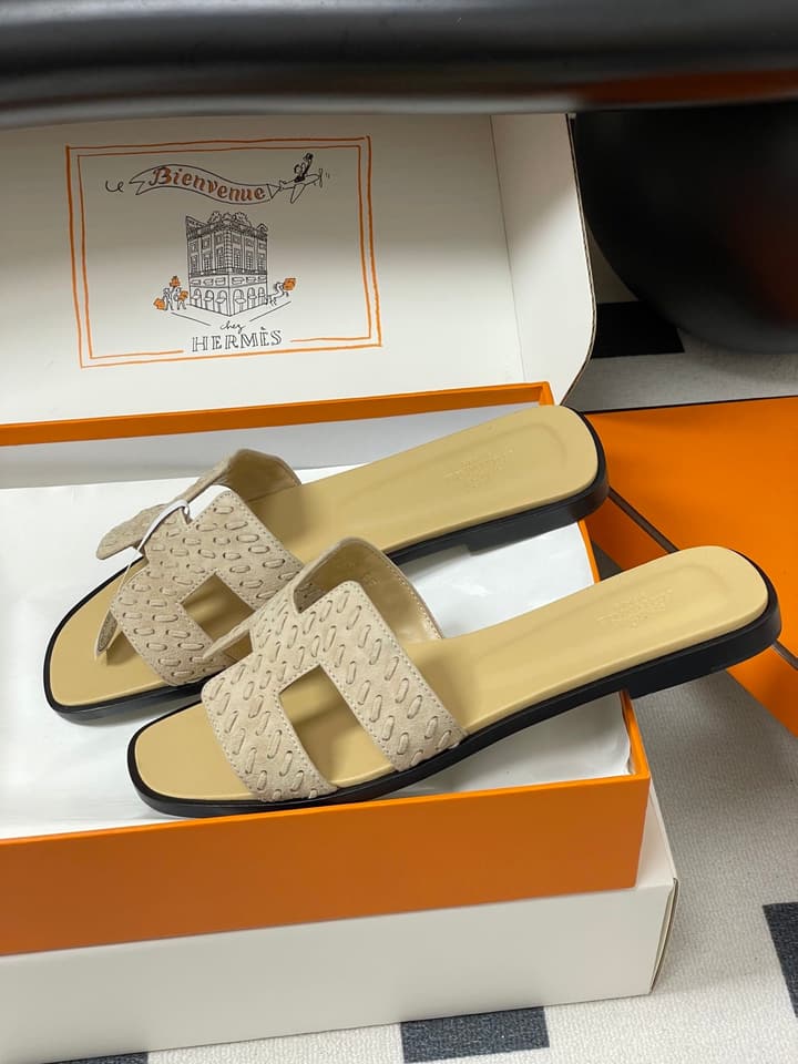 Hermès Oran Woven Suede Sandals – 2025 Collection in Black Leather