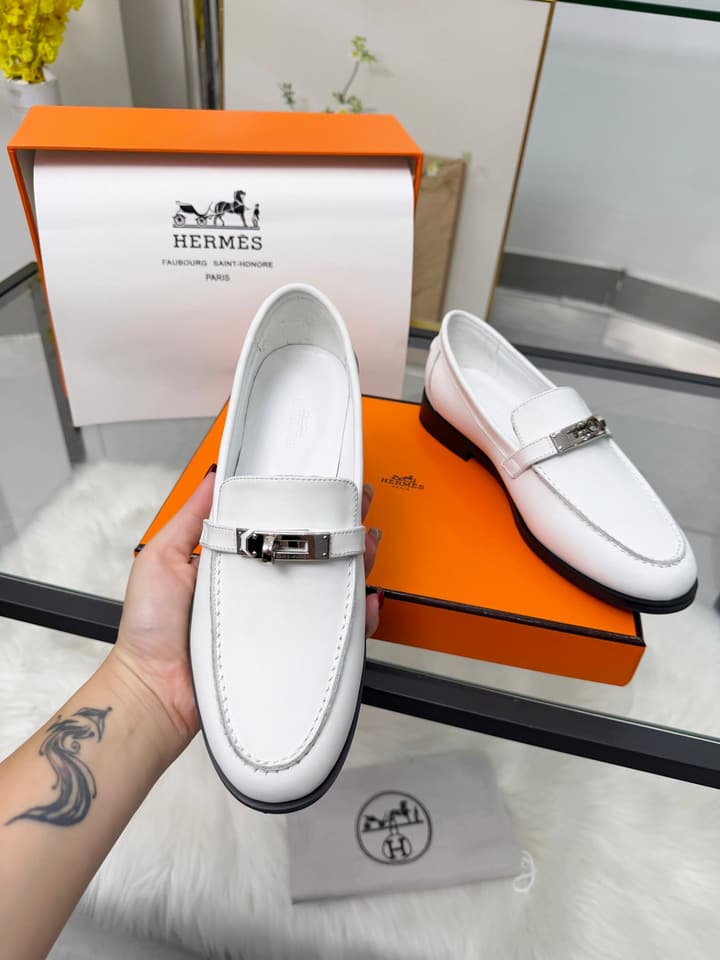 Hermès Classic Leather Sole Sandals in Black Smooth