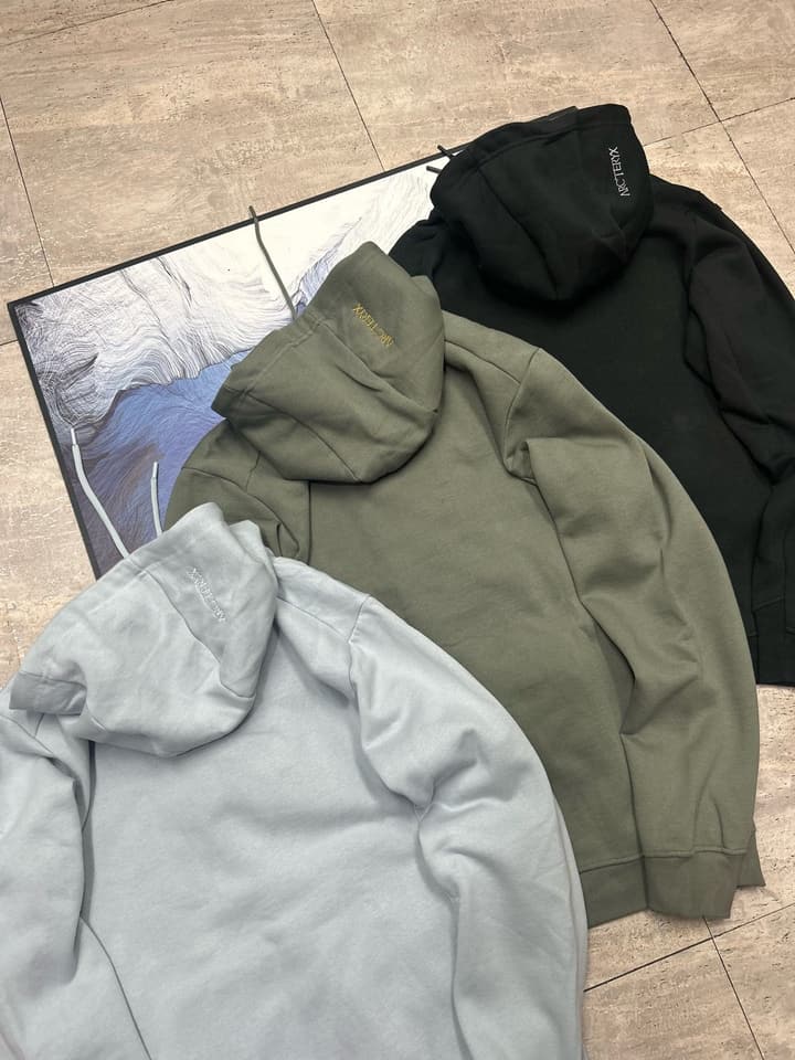 Arc'teryx Emblem Fleece Hoodie in Classic Black