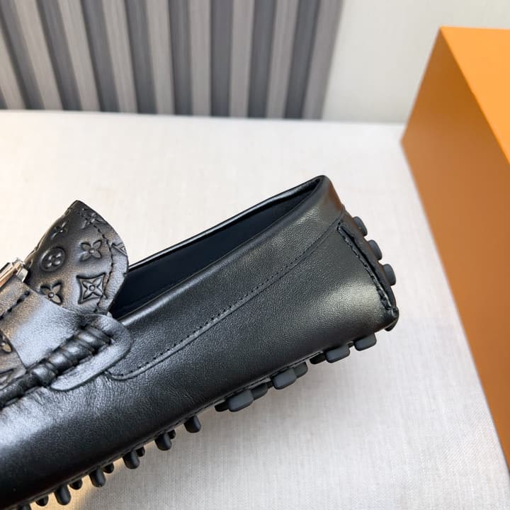 Louis Vuitton Pebbled Leather Driving Shoes in Black Textured Leather