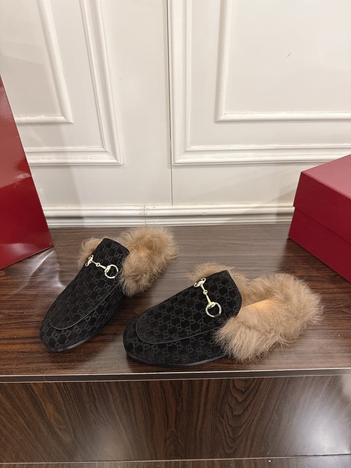 Gucci Tuscan Wool Loafers – Autumn/Winter Must-Have in Beige Gg Monogram With Tan Fur