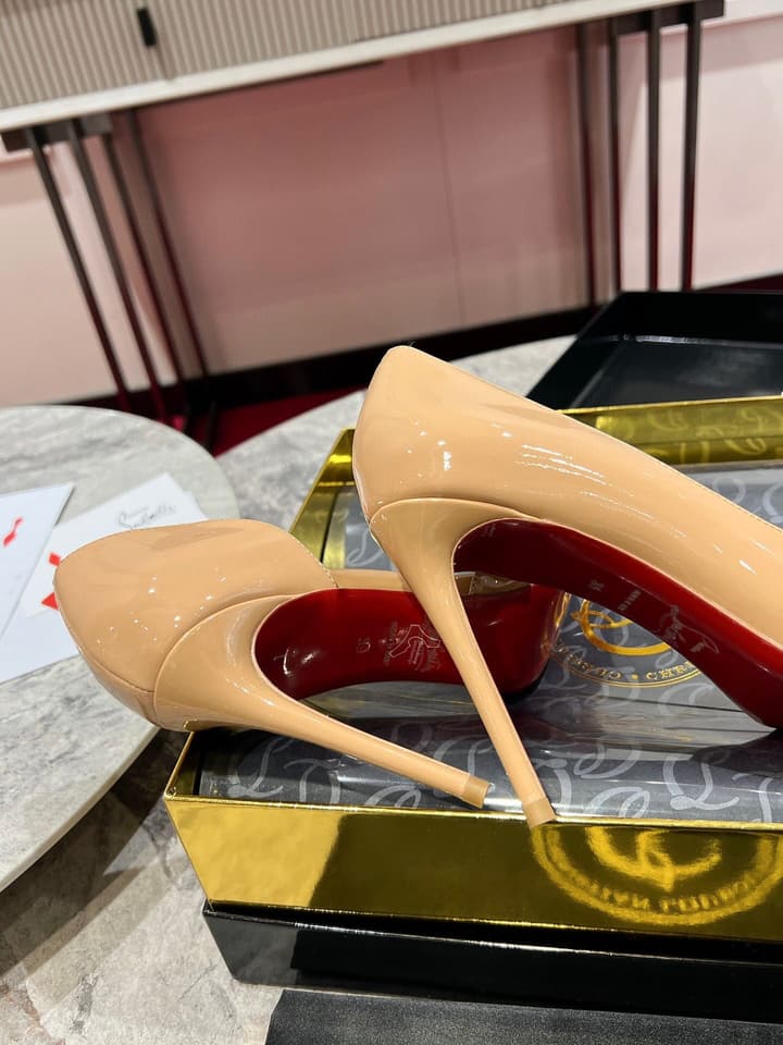 Christian Louboutin Classic Kate Side Cut-Out Pumps in Black Patent