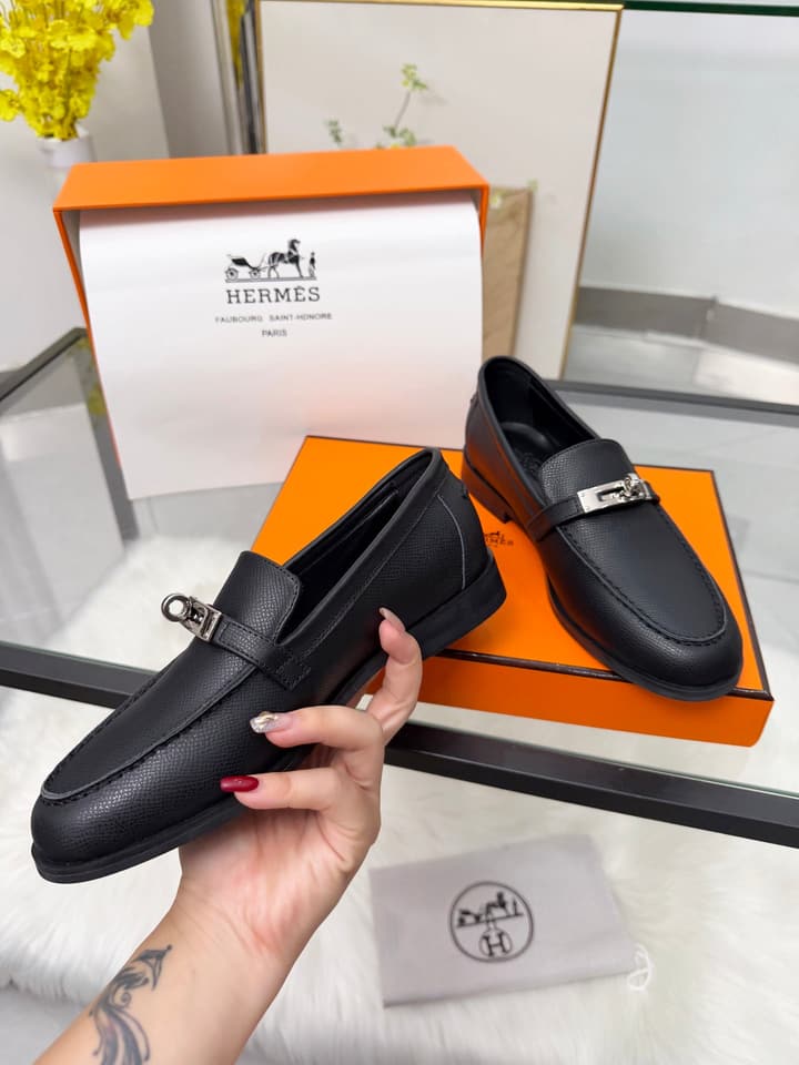 Hermès Classic Leather Sole Sandals in Black Smooth