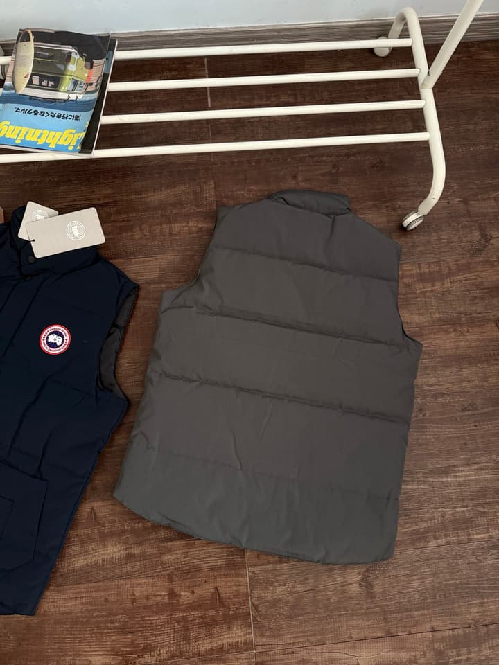 Canada Goose Unisex Down Puffer Vest in Black