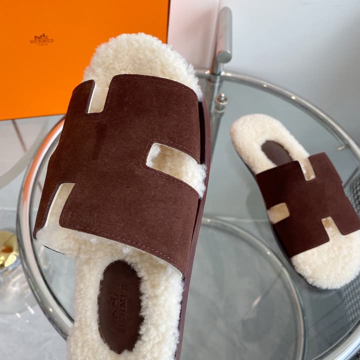 Hermès Izmir Classic H Wool Slippers in Black