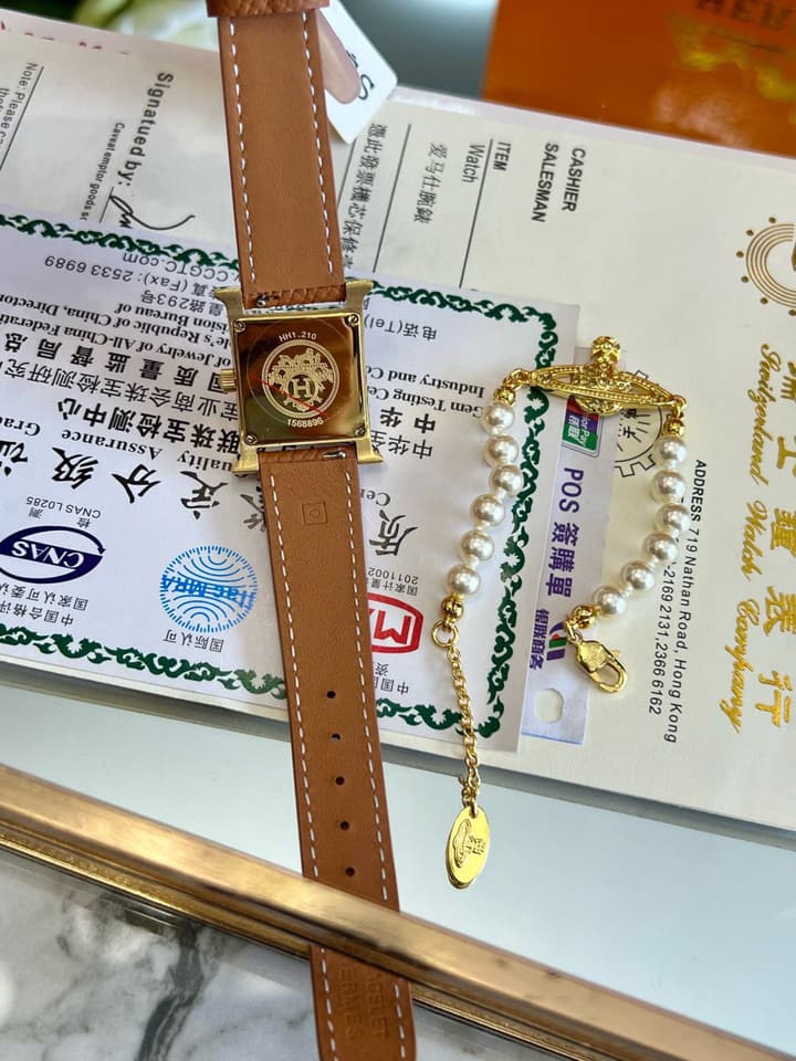 Hermès Square Watch Set
