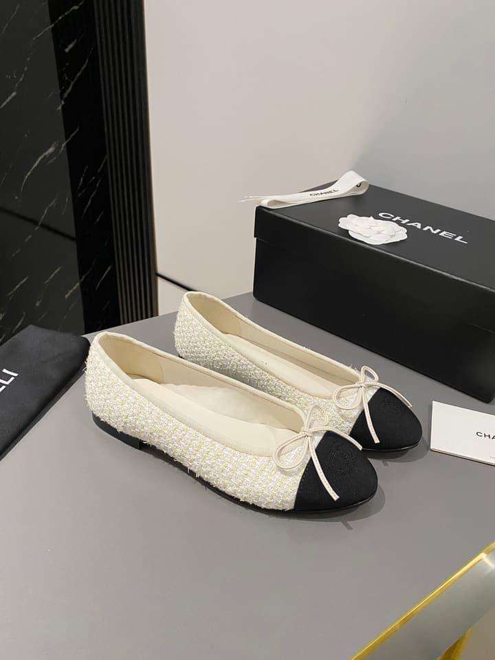 Chanel Classic Ballet Flats in Fuchsia Embossed