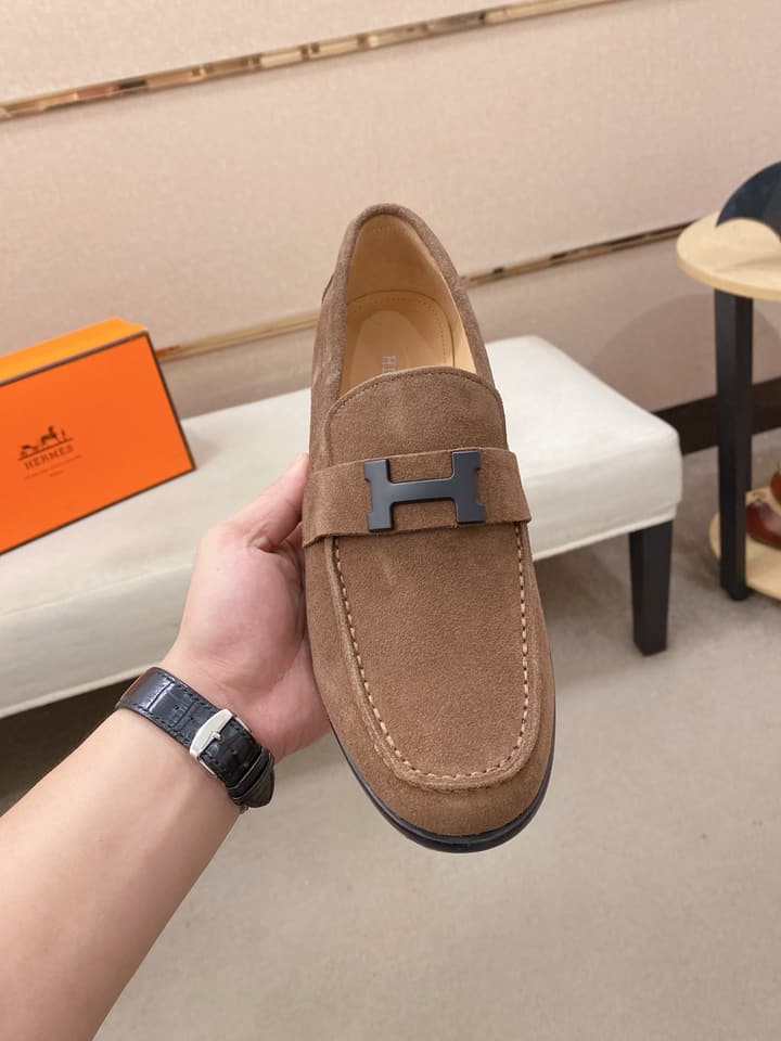Hermès Business Casual Leather Loafers in Black Leather