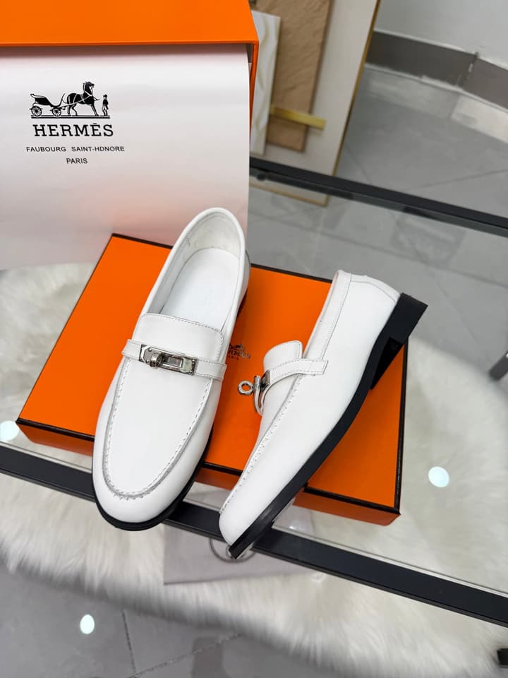 Hermès Classic Leather Sole Sandals in Black Smooth