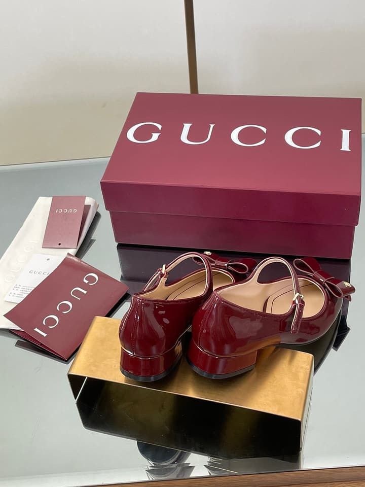 Gucci Bow Detail Mary Jane Ballerina Flats – 2025 Early Autumn Collection in Deep Red Patent Leather