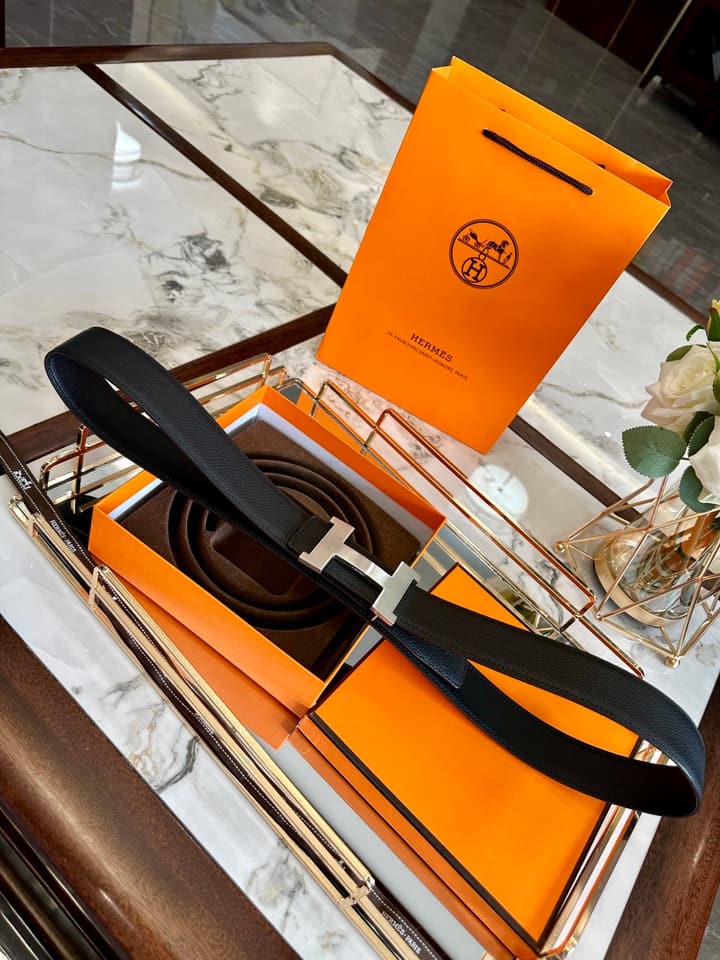 Hermès Textured Leather H Buckle Belt in Black Textured Leather With Silver H Buckle