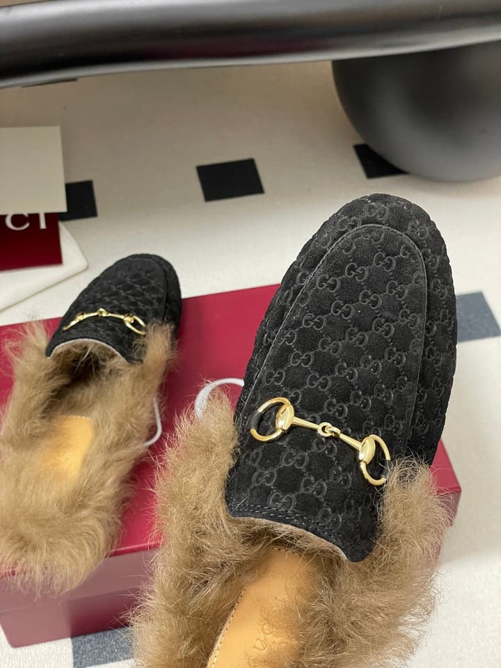 Gucci Princetown Classic Wool Mules – 2025 Fall Latest Edition in Black Croc Embossed Leather