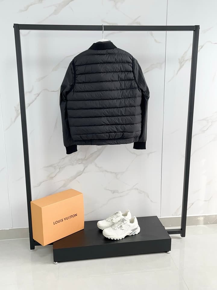 Moncler 2025 Designer Puffer Jacket – 2025 Collection in Black Quilted Jacket