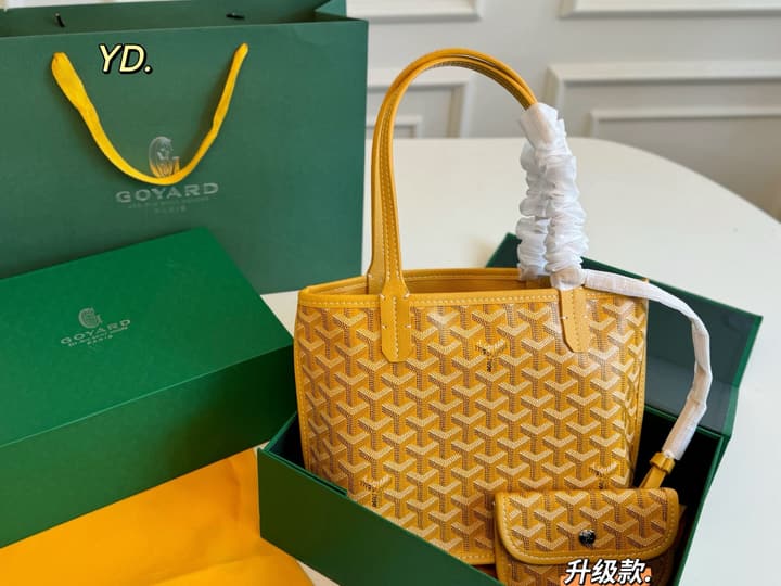 Goyard Reversible Tote Bag with Pouch in Black