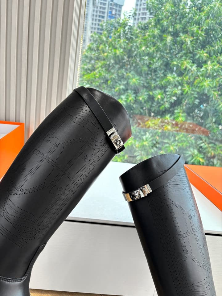 Hermès Classic Knee-High Boots – 2025FW in Assorted Buckle Riding Boots Display