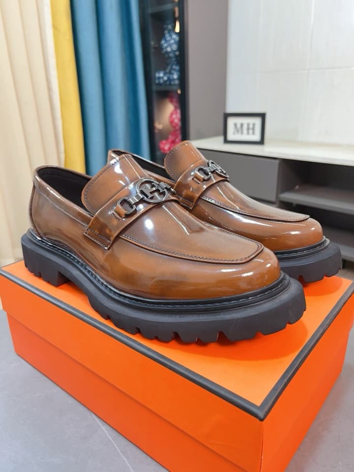 Hermès Business Leather Loafers in Black Loafers Foreground