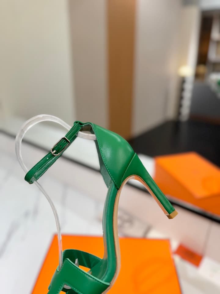 Hermès Classic Smooth Cowhide Pumps – 9cm in Caramel Brown