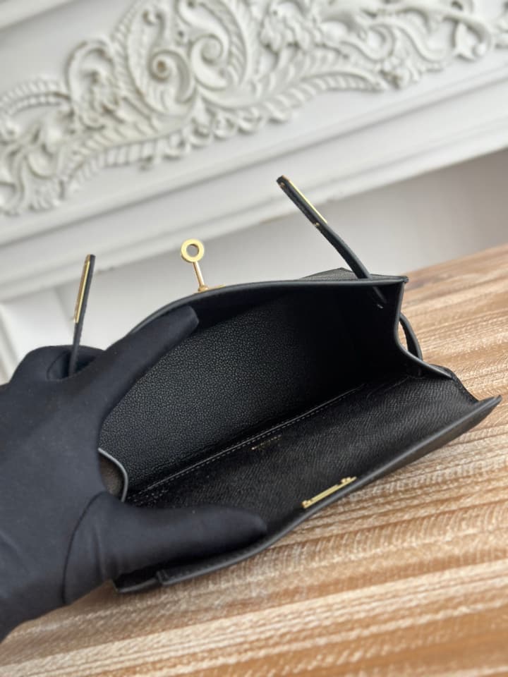 Hermès Kelly Mini Handbag in Black Gold Hardware