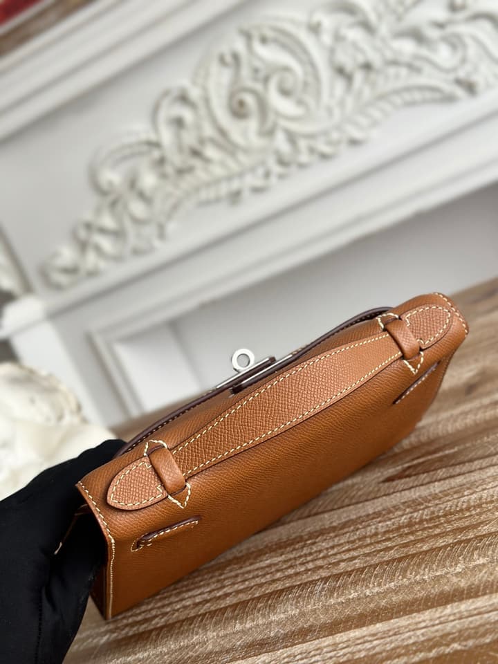 Hermès Kelly Mini Handbag in Black Gold Hardware