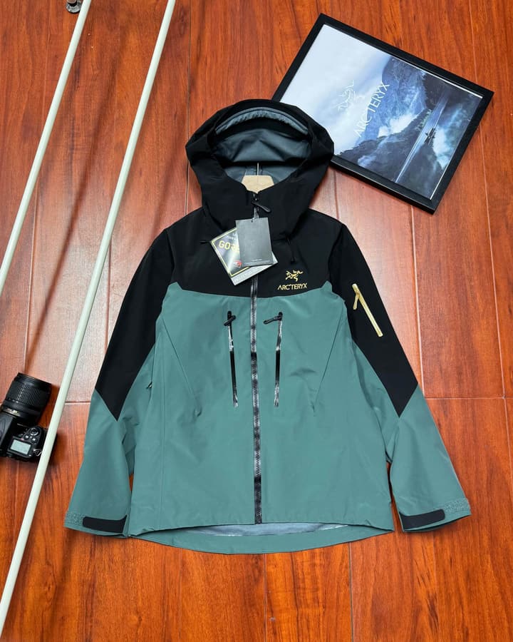 Arc'teryx Alpha SV 7th Generation Hard Shell Jacket in Black And Teal