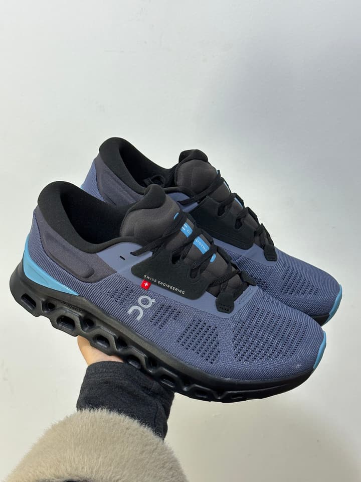 On x Roger Federer Cloudstratus 3 Special Edition Sneakers in All Black Red Accent
