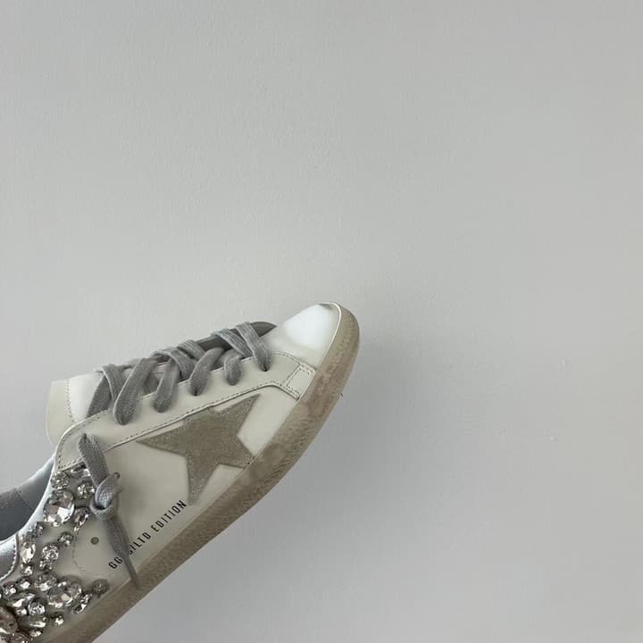 Golden Goose Superstar Diamond Tail Sneakers – 2023 Autumn/Winter in Distressed White With Royal Blue Rhinestone Heel