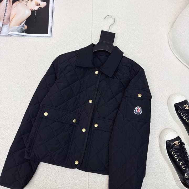 Moncler Diamond Quilted Padded Short Jacket in Black