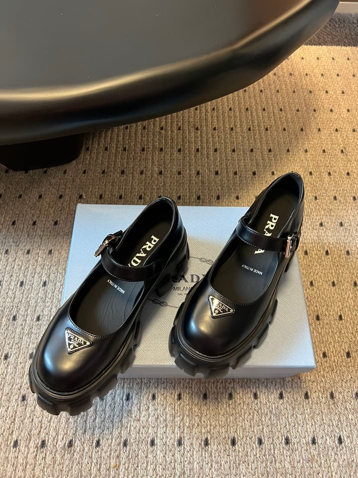 Prada Thick-Soled Mary Jane Shoes – 25SS in Glossy Black