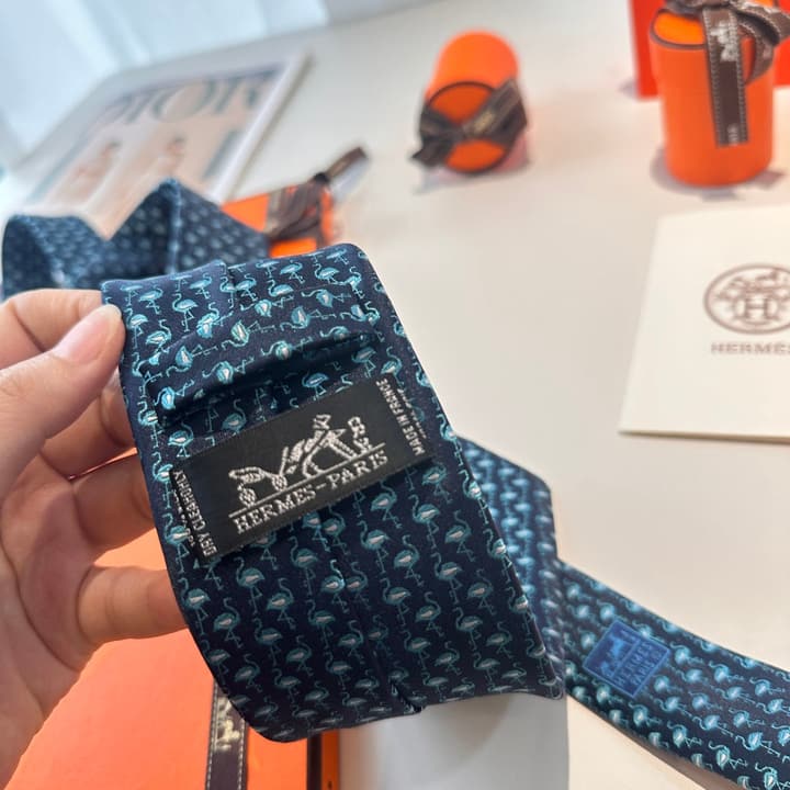 Hermès Animal Series Men's Silk Tie in Blue With Pink Pattern