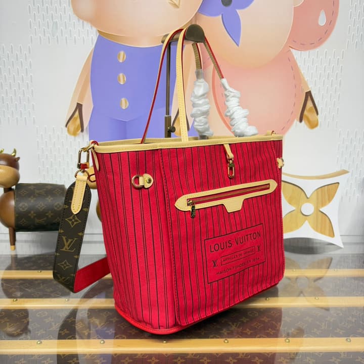 Louis Vuitton Neverfull Bandoulière Inside Out Tote Bag in Red