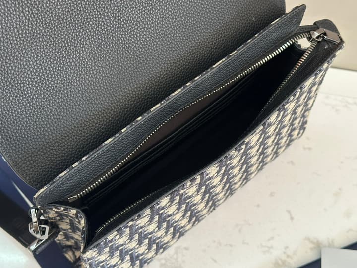 Dior A5 Oblique Triangle Clutch Bag – 2025 Spring Collection in Classic Oblique