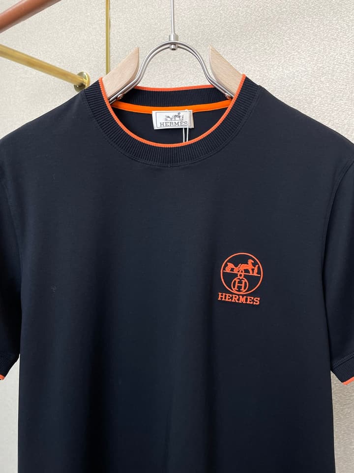 Hermès Men's Casual Short-Sleeve T-Shirt in Black With Orange Trim