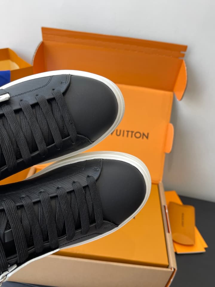 Louis Vuitton Monogram Chain Sneakers – 25SS in Gold