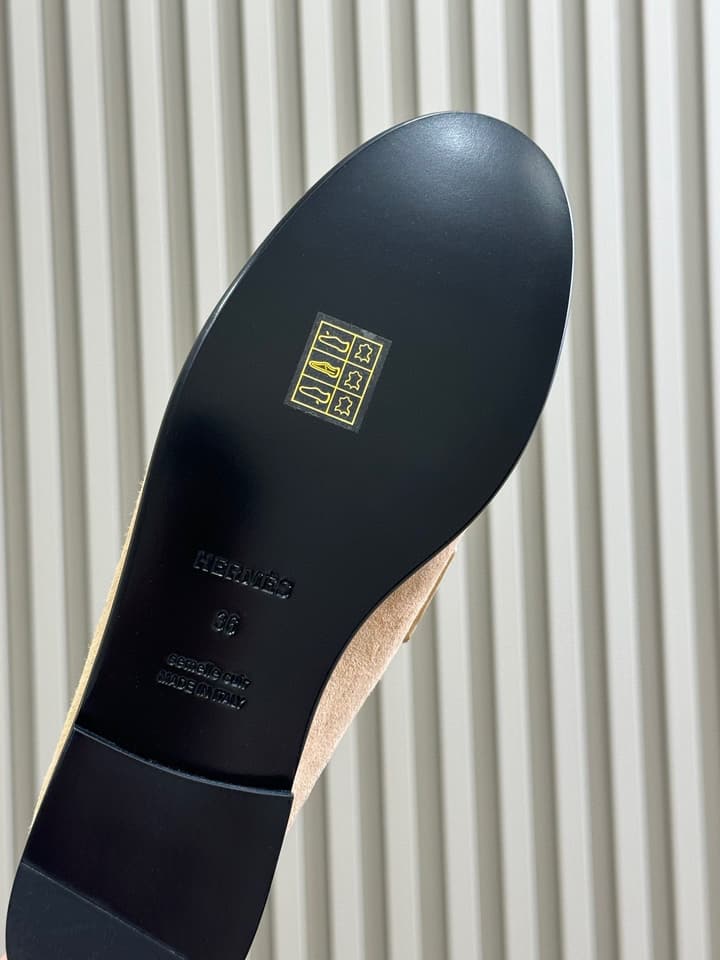 Hermes Kelly Wide Buckle Mules – 2025 Collection in Black