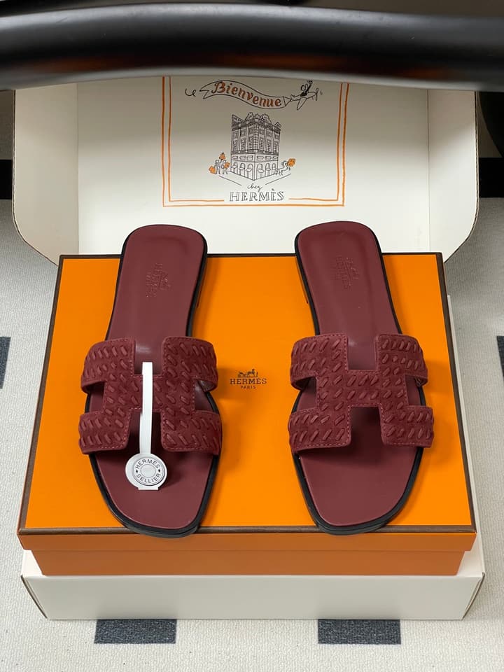 Hermès Oran Woven Suede Sandals – 2025 Collection in Black Leather