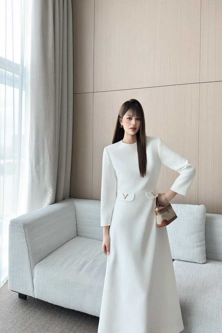 Valentino Acetate Pocket Maxi Dress – 2025 New Arrival in Classic White