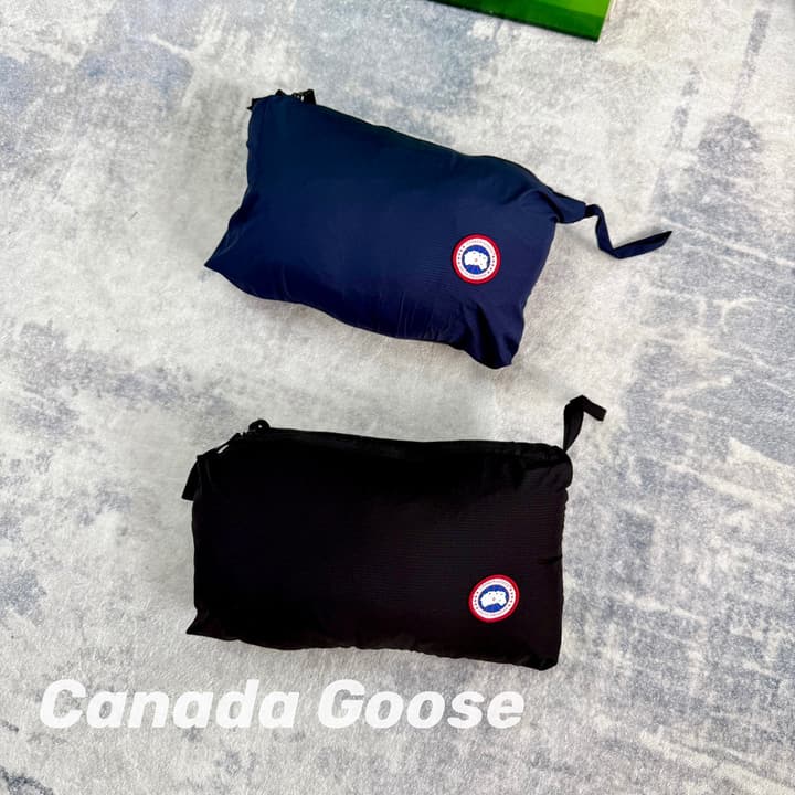 Canada Goose Lodge Series Coach Down Jacket – 2025 in Navy Blue