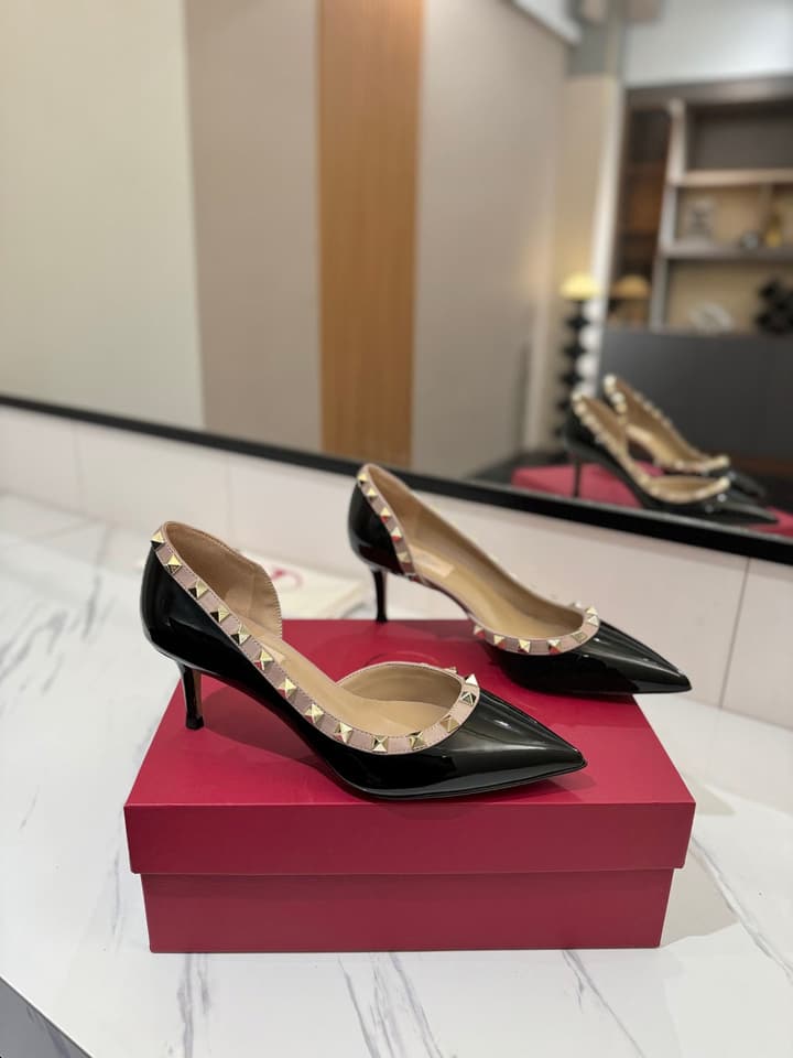Valentino Rivet Classic Pumps in Black Patent