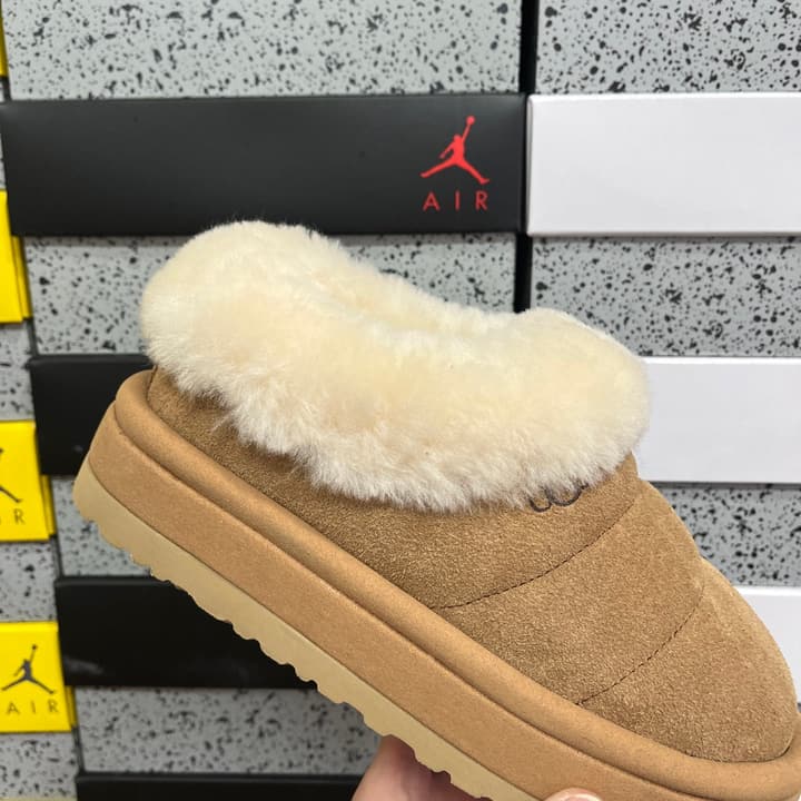 UGG Thick-Soled Low-Cut Fur Snow Boots in Olive Suede Patterned Trim