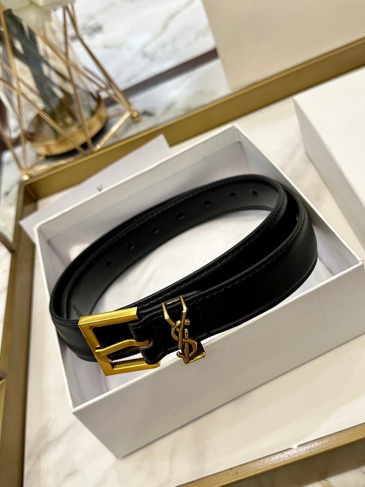 Saint Laurent Classic Leather Belt – 2.5cm in Black Leather With Gold Buckle
