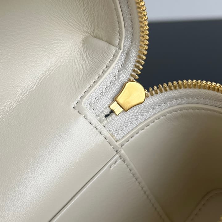 Bottega Veneta Intrecciato Vanity Case in Cream