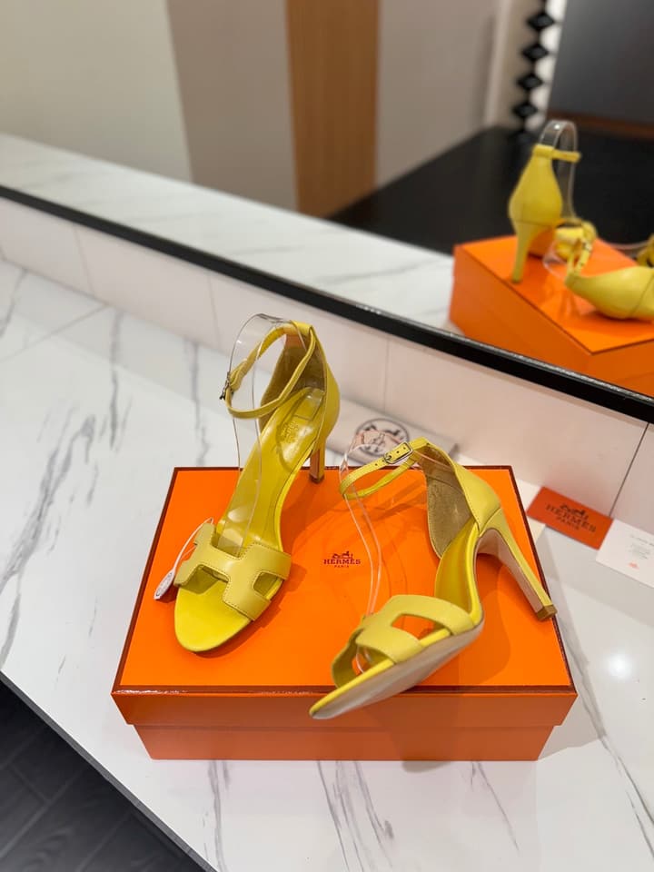 Hermès Classic Smooth Cowhide Pumps – 9cm in Caramel Brown