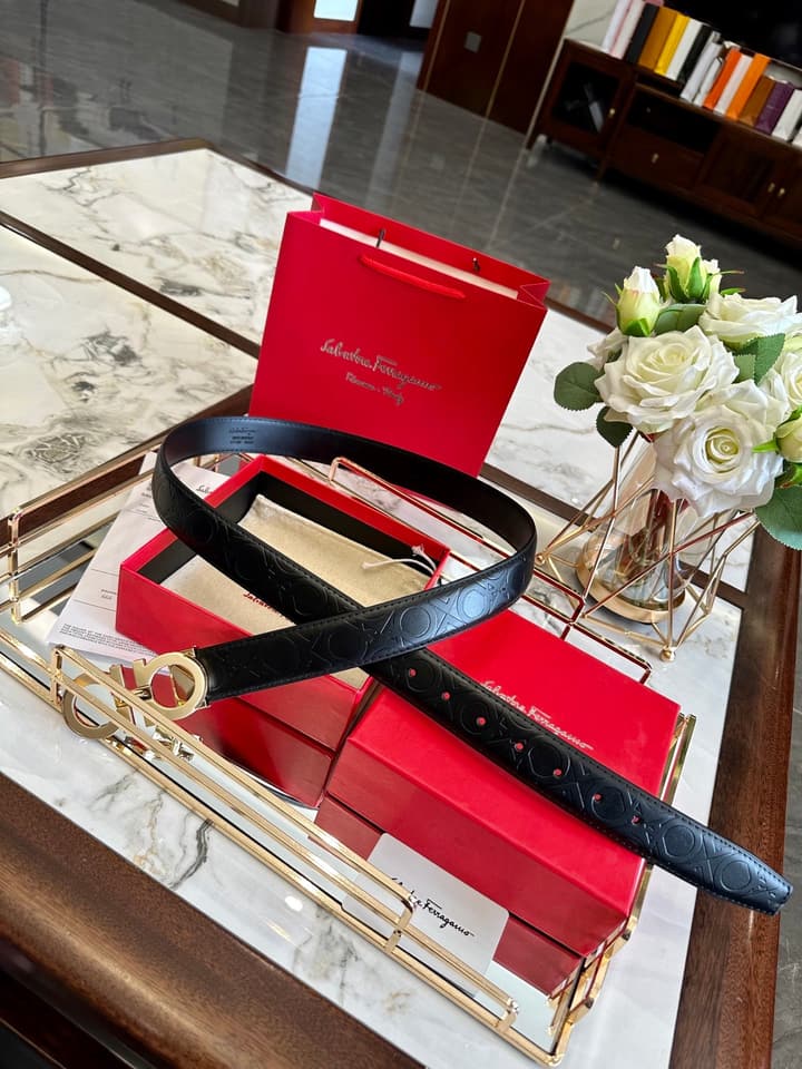 Ferragamo Leather Belt in Black Patent H-buckle