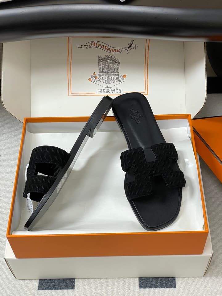 Hermès Oran Woven Suede Sandals – 2025 Collection in Black Leather