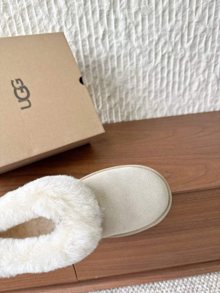 UGG Sheepskin Fur-Lined Slippers – Autumn/Winter Collection in Tall Light Pink With Cream Fur