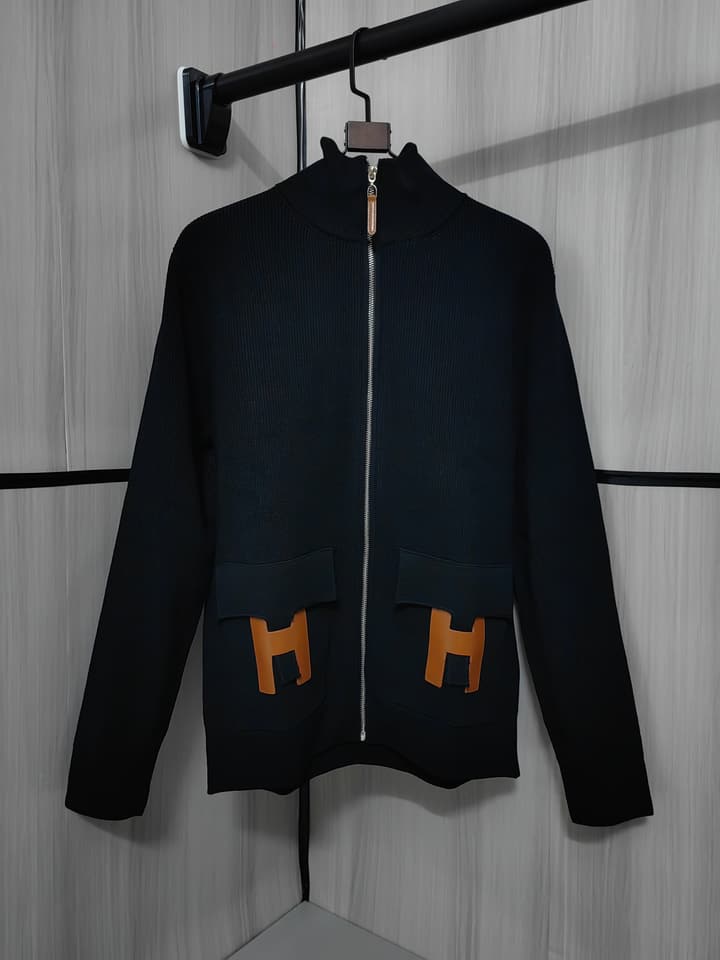 Hermès Unisex Wool-Blend Knit Cardigan – Autumn/Winter in Black With Orange H Pockets