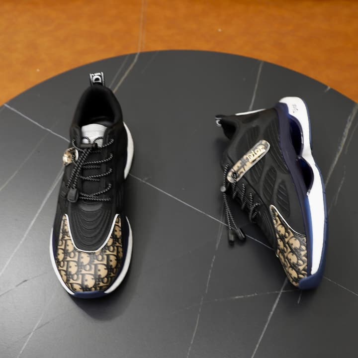 Dior Men's Luxury Running Shoes in Off-white With Grey Pattern