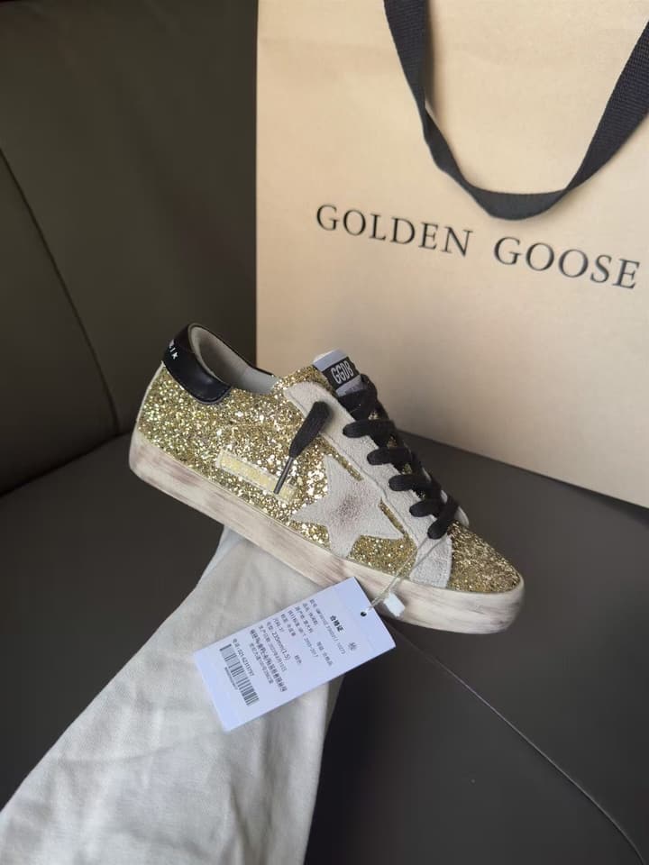Golden Goose Superstar Distressed Sneakers – 2025 New Collection in Gold Grid, Black Heel, Grey Star